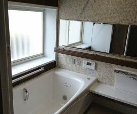 お風呂リフォーム後。パナソニック製のワンランク上のユニットバスに入替えました。前のお風呂に比べて、雰囲気はもちろんのこと室内も温かくなったと喜ばれていました。