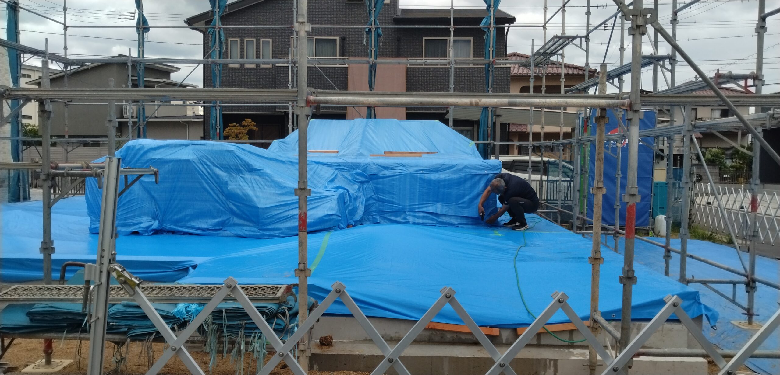 「上棟」雨天順延